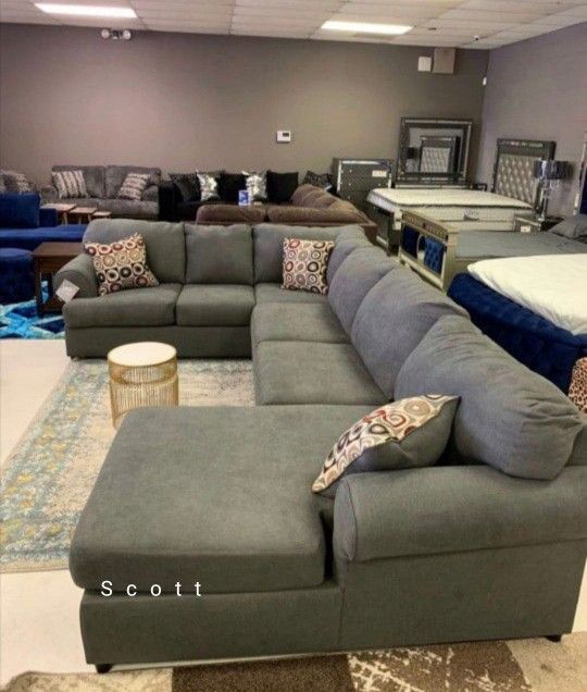 Jayceon Steel Sectional Oversized 🛋️Ashley Brand New