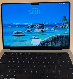Like-New, low use Apple MacBook M2 Pro 14" (2023) 16GB/512GB  Silver