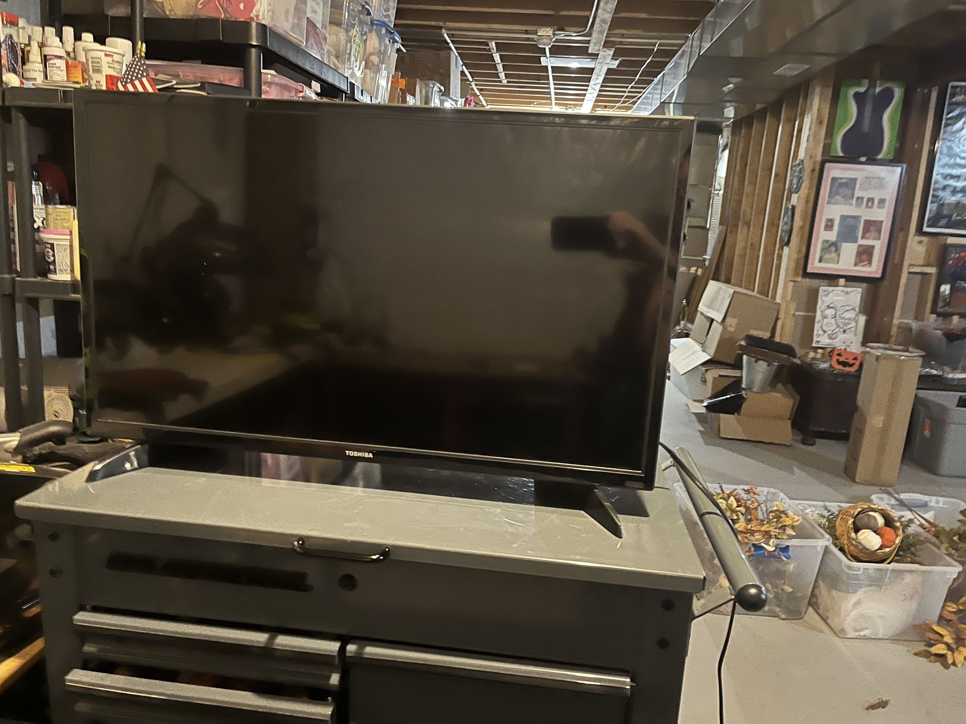 Toshiba 32” TV