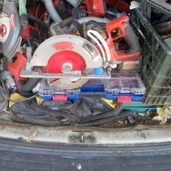 Milwaukee 18 Volt 7 1/4 Saw