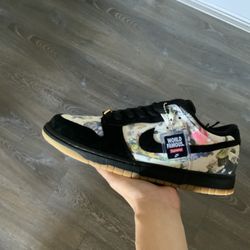 Nike Dunk x Supreme Rammellzee