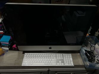Apple iMac Computer With iClever Keyboard