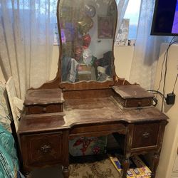 Vintage Collection Antique Dresser With mirror 