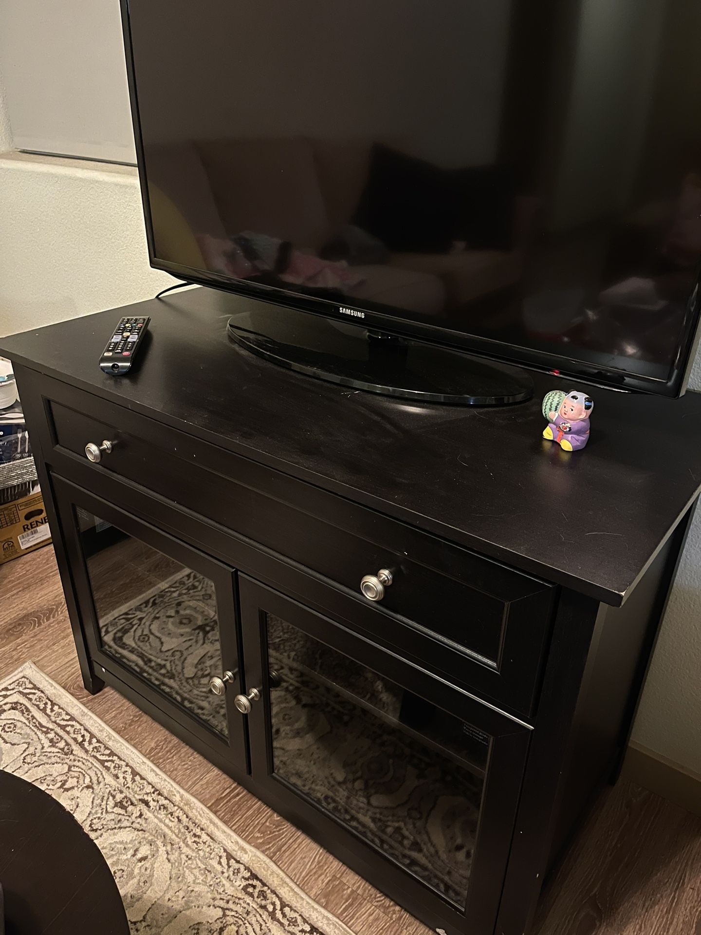 Black Hardwood TV Stand with Storage – Excellent Condition