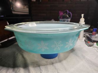Vintage Rare Mid Century Pyrex 045 2 1/2 QT Turquoise Christmas Snowflake Casserole Dish