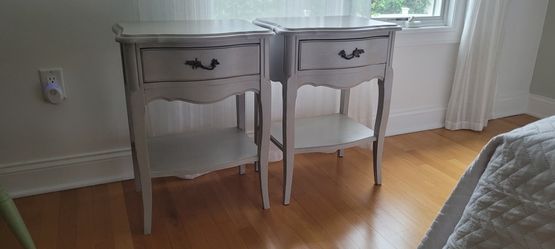 2 Nightstands
