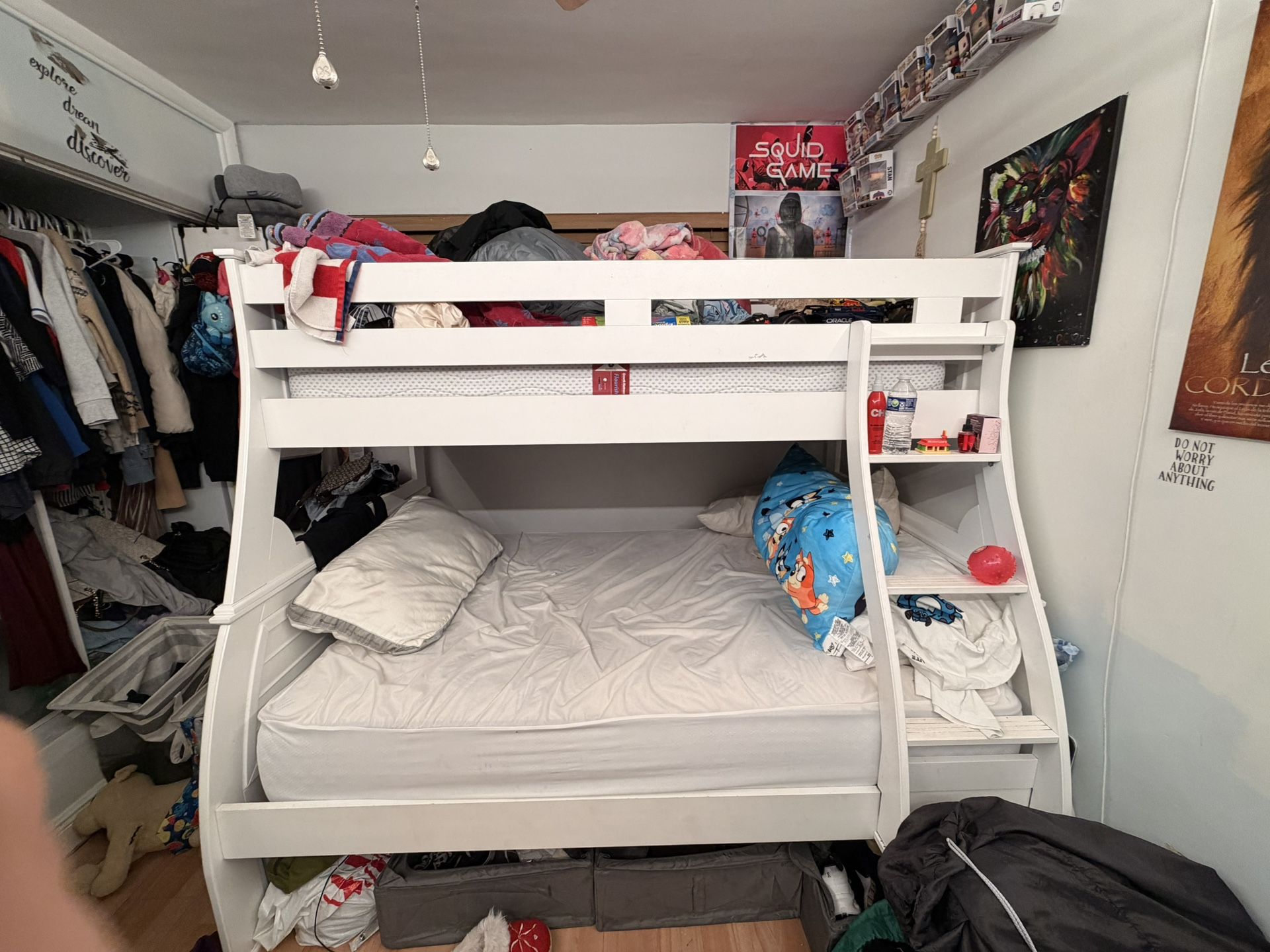 White Twin Over Full Bunk Bed w/ Tempur-Pedic Mattress – Excellent Condition! 