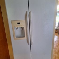 Refrigerator  GE $80