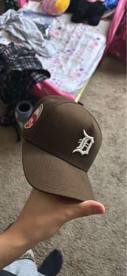 Brand new mens snap backs and used once large jacket Jordan