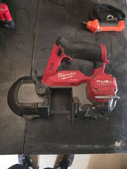 Milwaukee M12 FUEL Compact Band Saw