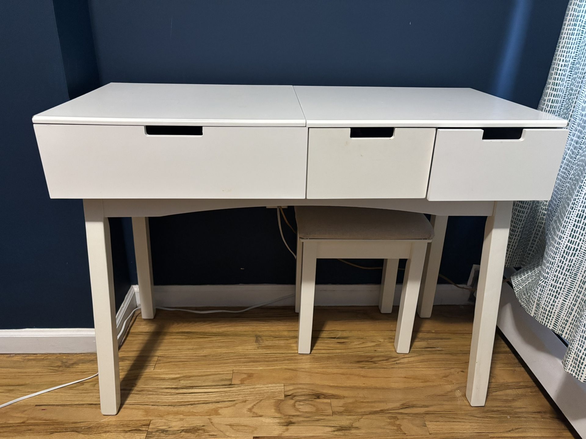 Vanity Desk with Mirror