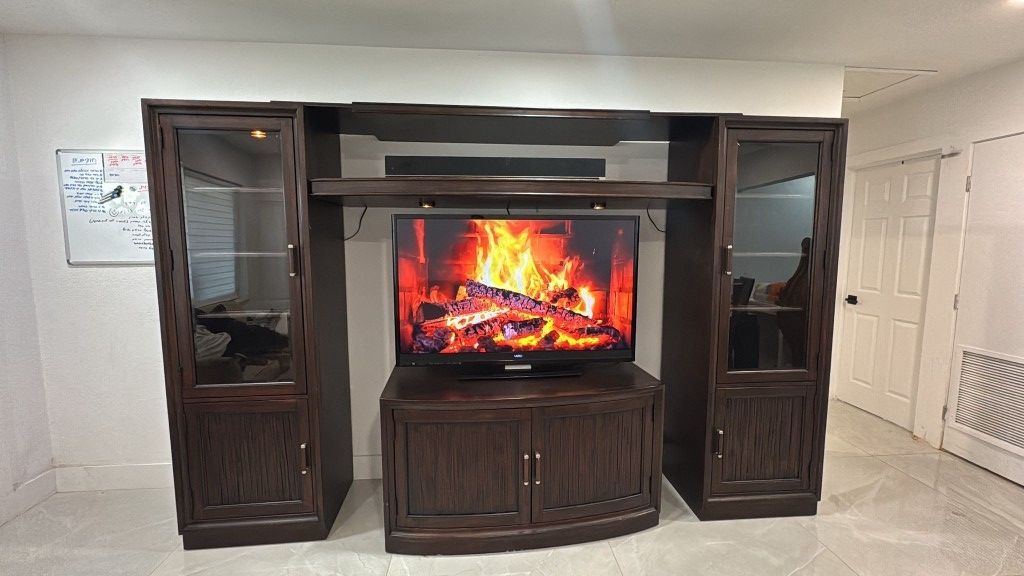 🔥 MUST GO! Expandable Luxury Wood Entertainment Center – Tons of Storage – LIKE NEW 🔥