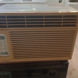 GoldsStar Window AC Unit