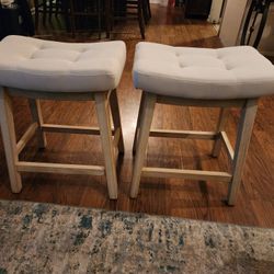 Set of 2 Brand New Shabby Chic White Saddle Bar Stools 