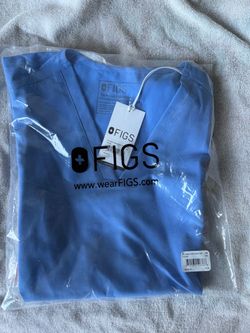 New FIGS women’s scrub set