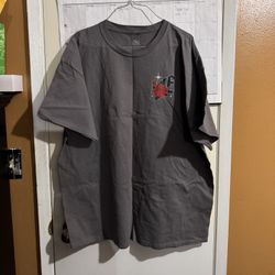 EMPYRE, Men’s Red Rose Design, Gray Short Sleeve Shirt, Size XXL, Used Once Great Condition 