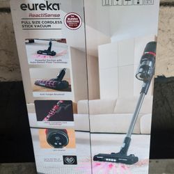 Eureka Reactorsense chordless stick vacuum AntiTangle NEC452 /60MIN