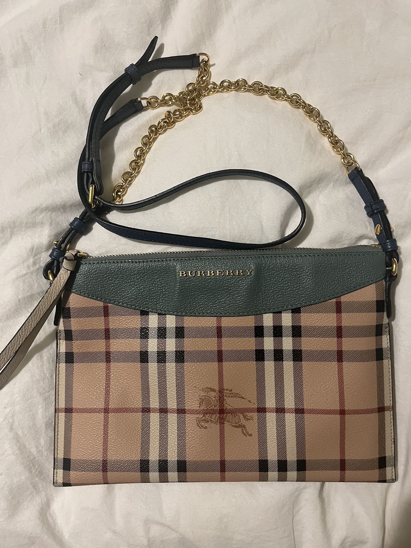 Burberry bag (excellent condition