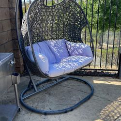 Swinging Outdoor Chair