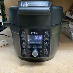 Instant Pot - Duo Crisp with Ultimate Lid Multi-Cooker + Air Fryer, 6.5 Quart - Black #810