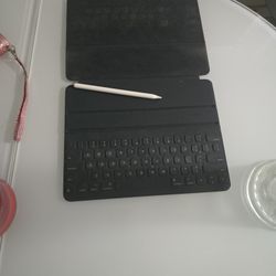 iPad W/ Keyboard Holder & Apple Pen 