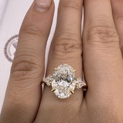 3.03 carat E VVS2 oval lab diamond center stone with kite side diamonds Engagement Ring