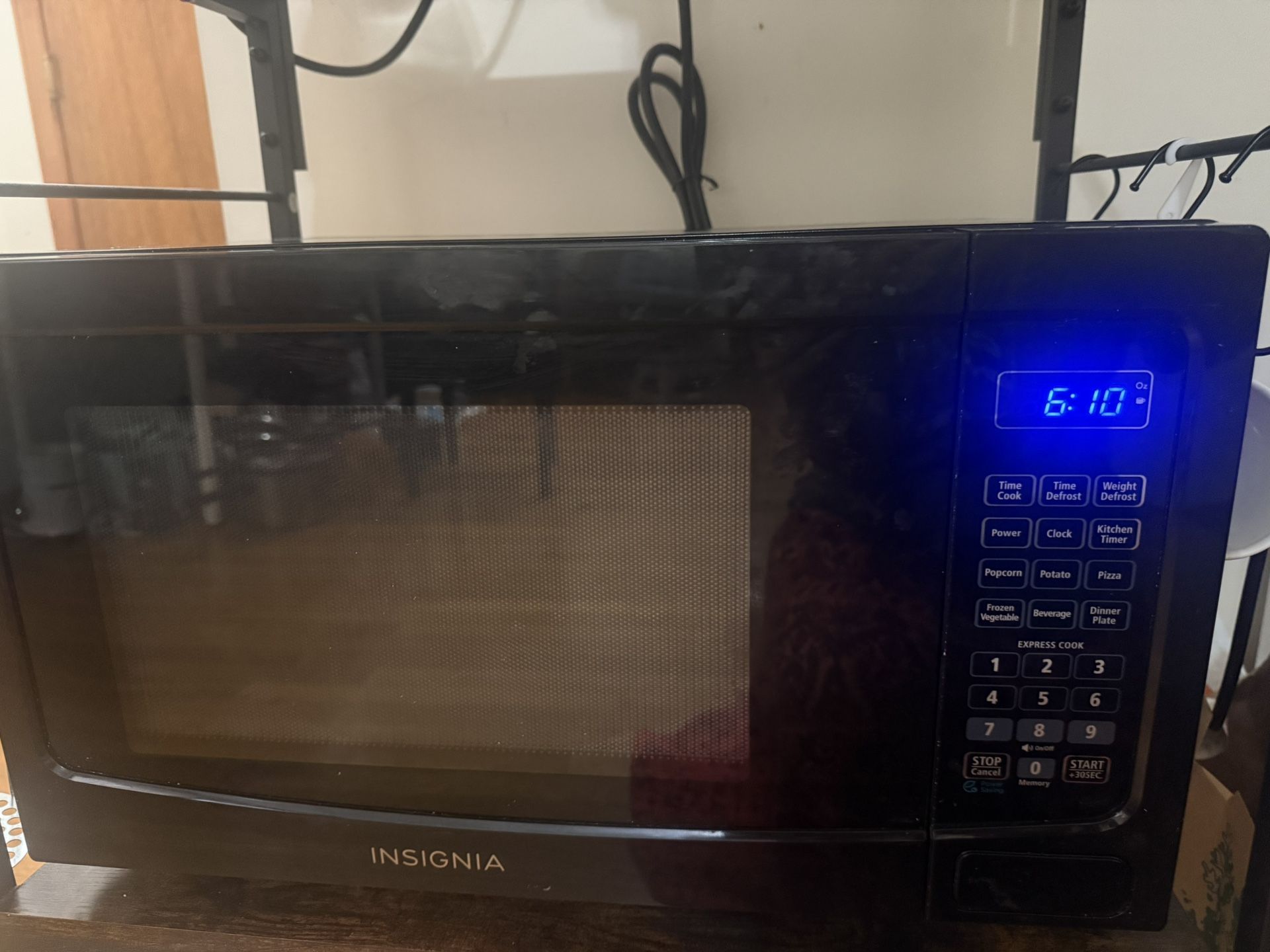 1.1c Insignia Microwave Oven