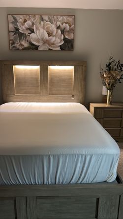 Queen-size bedroom set in excellent condition. Selling the complete set excluding the mattress.