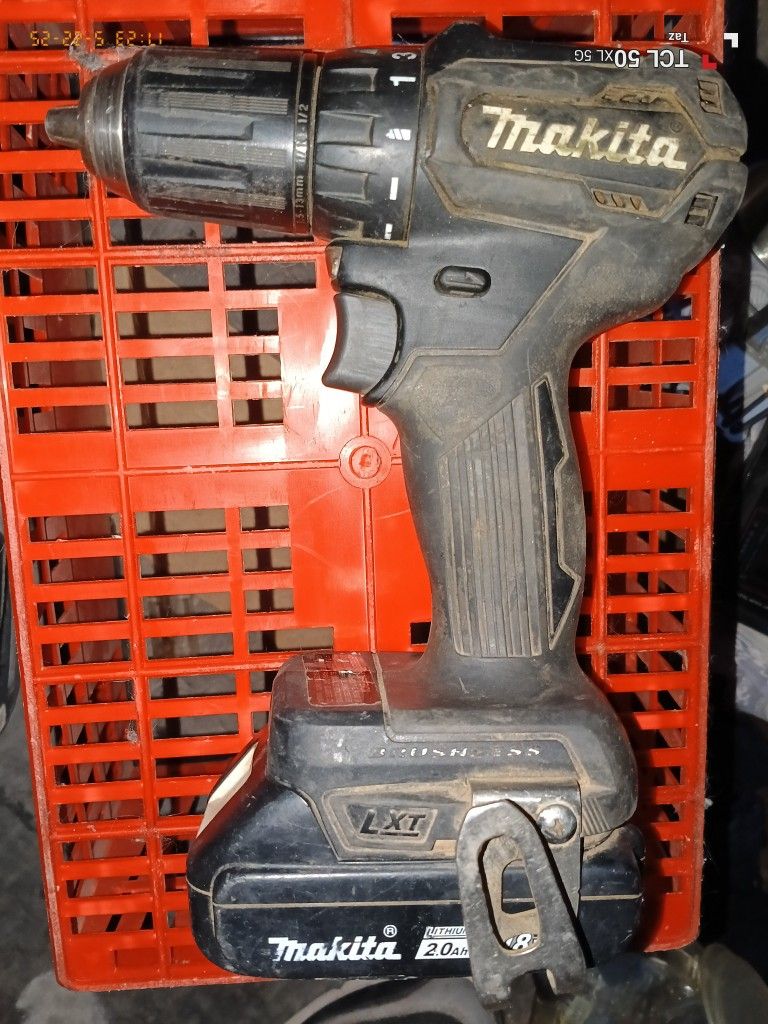 18 Volt Makita Drill Driver With Battery 