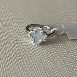 Clover Ring 