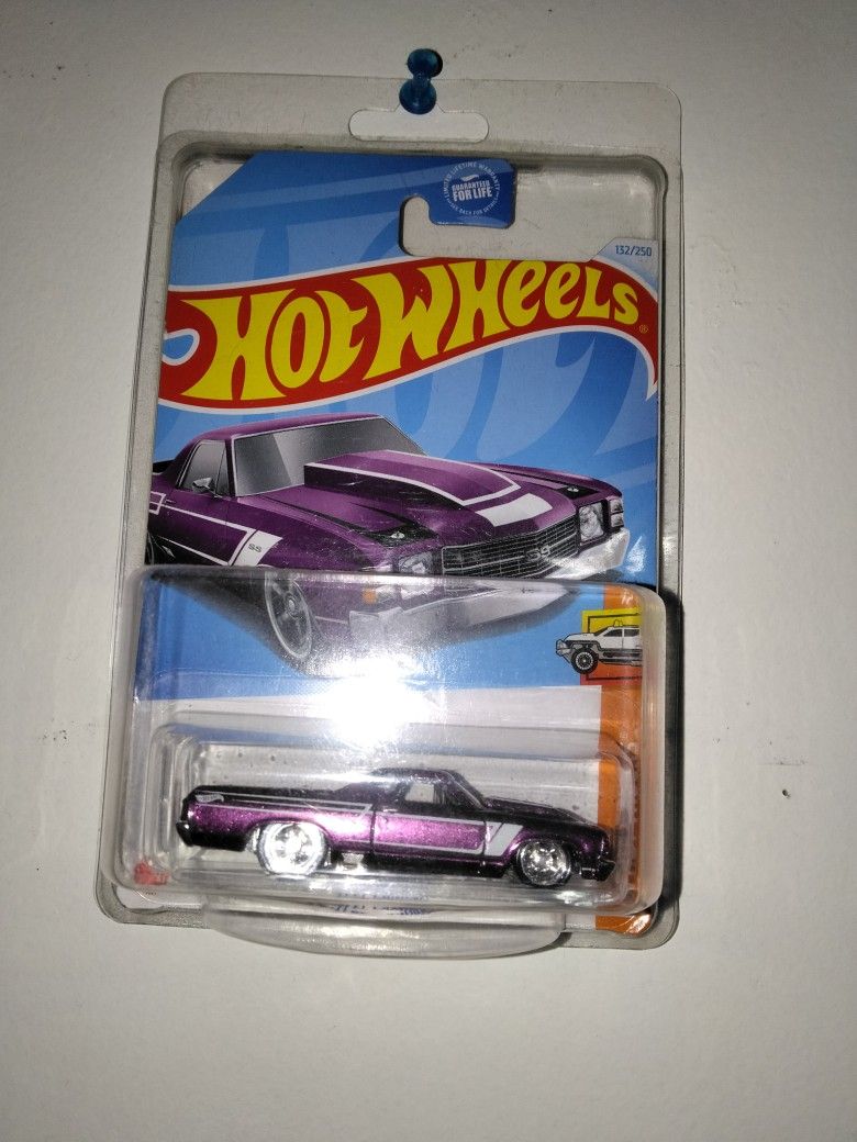 Hot Wheels Treasure Hunt And C7.R Corvette Grand Turismo. $ 70 For All 3 Or Trade.