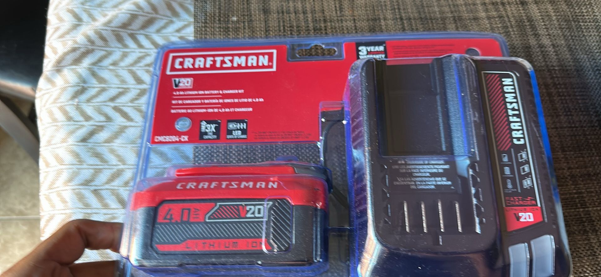 CRAFTSMAN V20 20 -Volt 1 -Pack Lithium-ion 4.0 Ah Battery and Charger