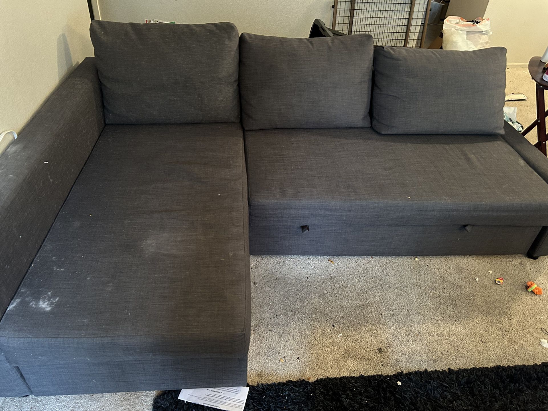 Sectional With Pull Out And Storage
