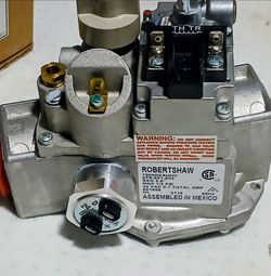 NEW Robertshaw 700-059 (7000DERHHC) 24V Gas Valve - In Original Box