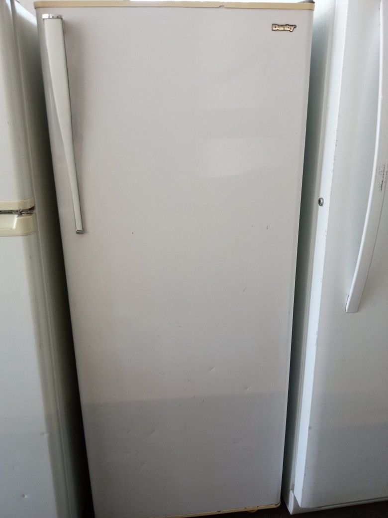 Danby Refrigerator 23Wx57½H23D