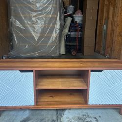 Living Spaces Tv Stand (Like New)
