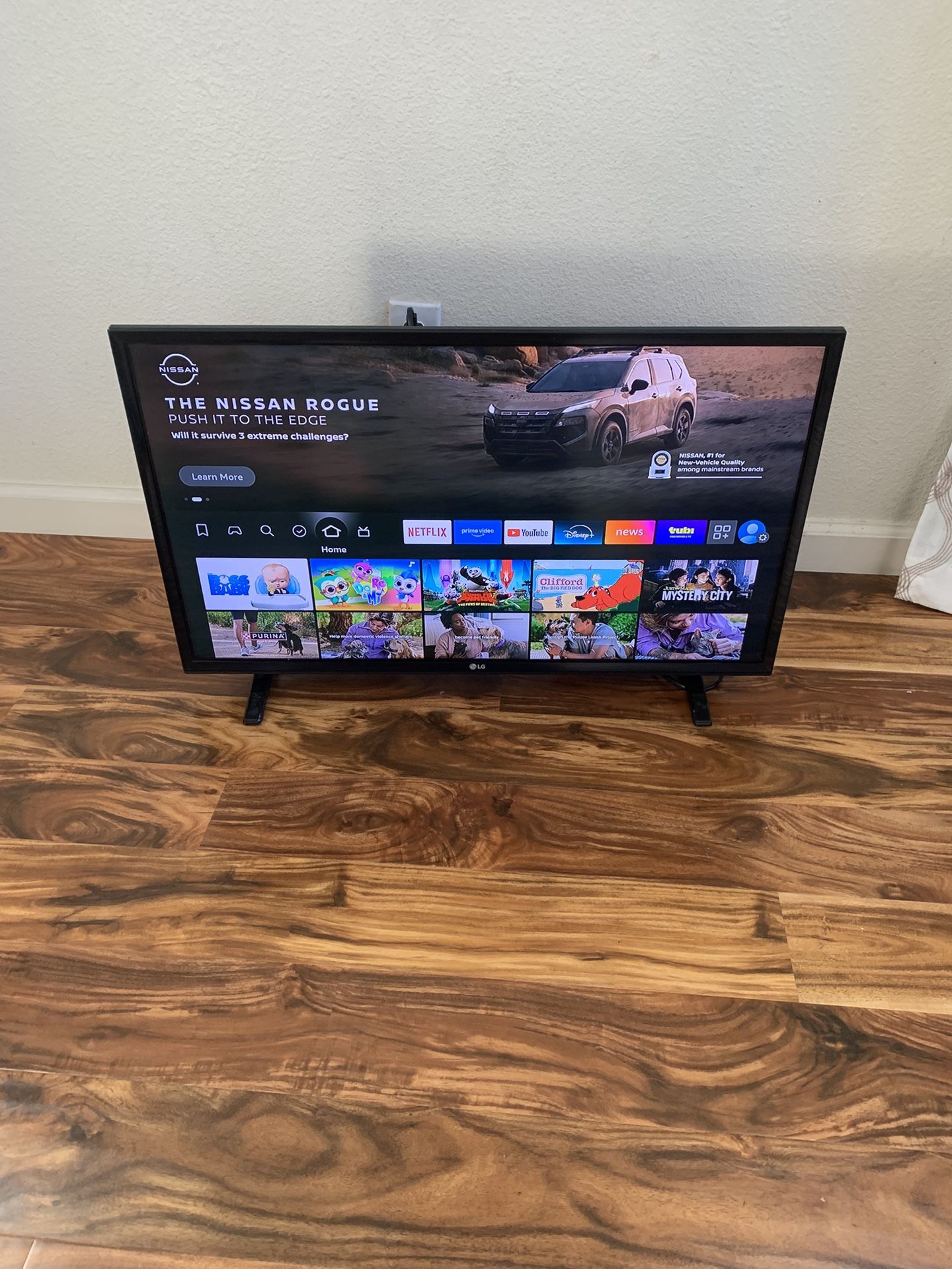 LG 32LH500B - 32" Diagonal Class (31.6" viewable) - LH500B Series LED-backlit LCD TV - 720p 1366 x 768