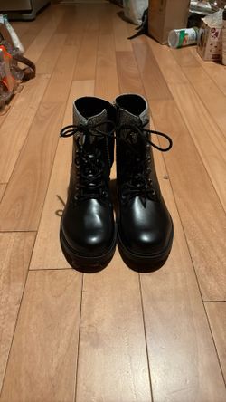 MiICHAEL KORS BRAND NEW SIZE 9 Black Boots.