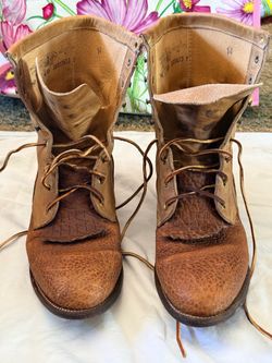 Brown Justin’s size 9.5 D