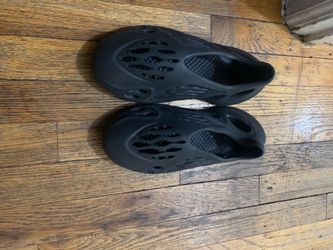 Yeezy foam runners size 7.5