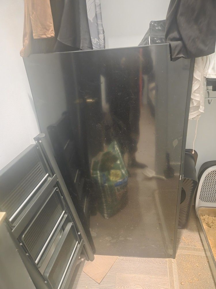 Hisence TV (Believed To Be Around 55 Inch) Broken