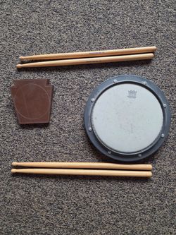 Drum pads (2) & Drumsticks (4)