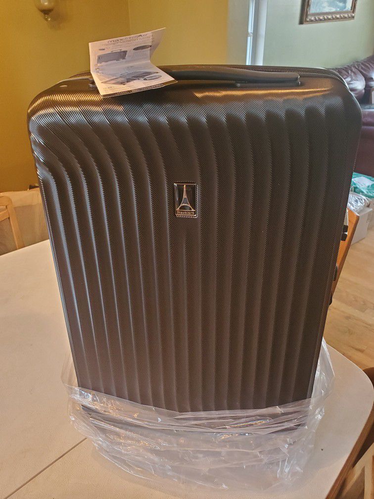 Max Lite Air Carry-On 