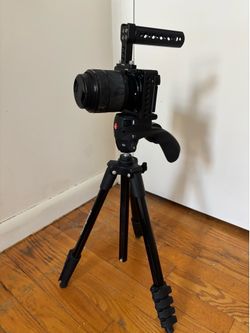 Sony a6300 bundle with Tripod and Lenses