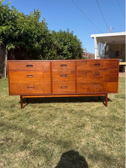 Midcentury Jack Cartwright for Founders 9-Drawer Dresser