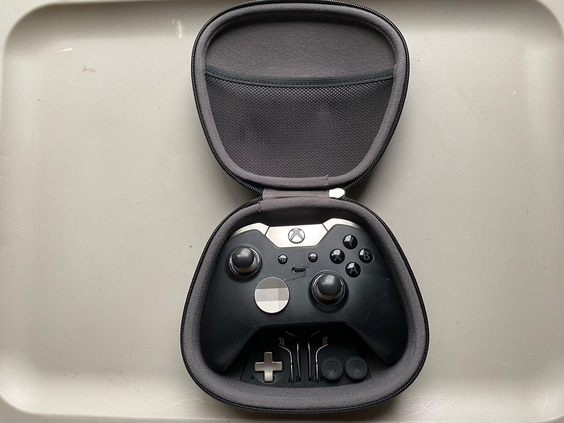 Microsoft Xbox Élite Wireless Controller (Parts/Repair)