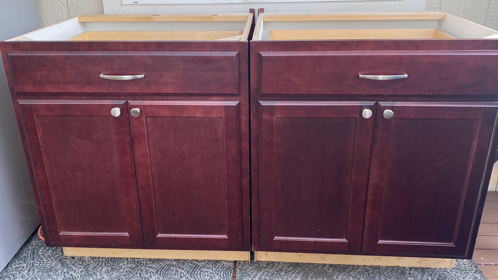 2 kitchen cabinets