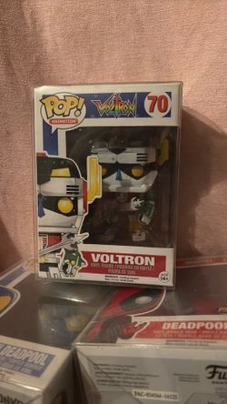 Authentic, Funko pop! Voltron! W/protector