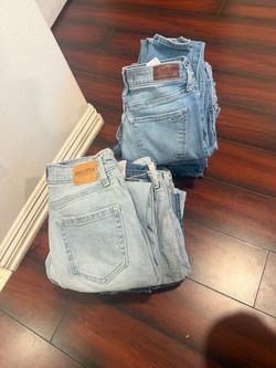 Woman’s Hollister / Levi’s Jeans and shorts