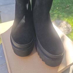 New Huggs black Short Size 8